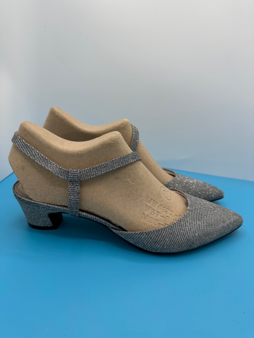 NEW! Life Stride -Minimalist , Pewter Womens Size 7 Brand New in Box.
